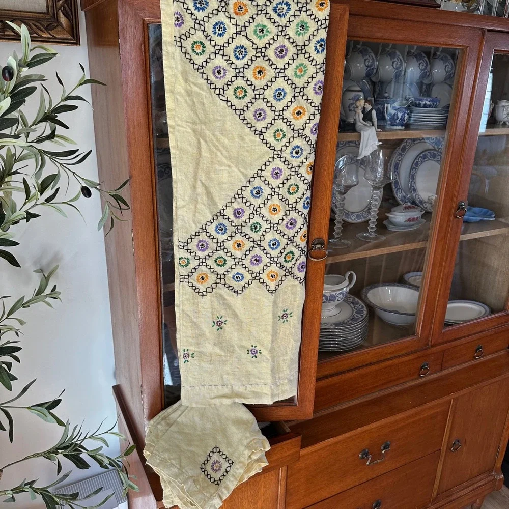 Vtg 50s Cross Stitch Tablecloth & 4 Napkins Set Yellow Floral Linen Cottagecore